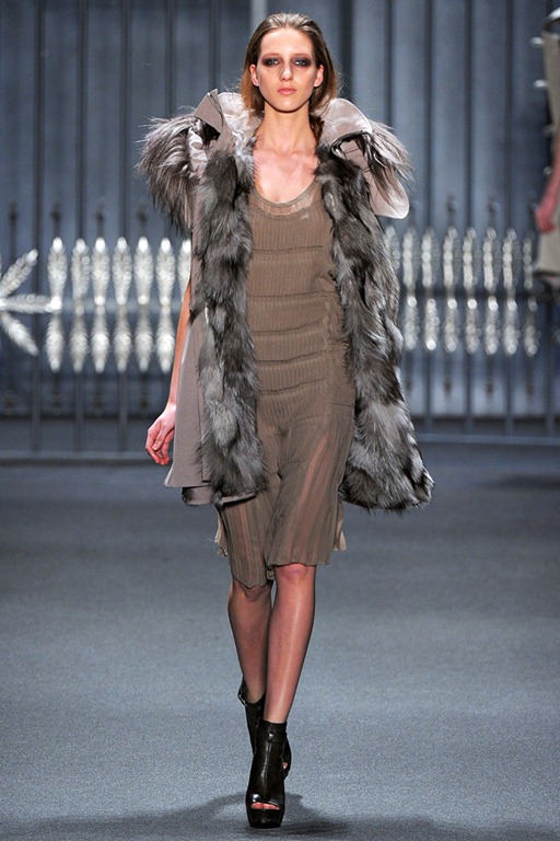 Wearable Trends: Vera Wang Fall 2011 RTW Collection, Mercedes-Benz ...